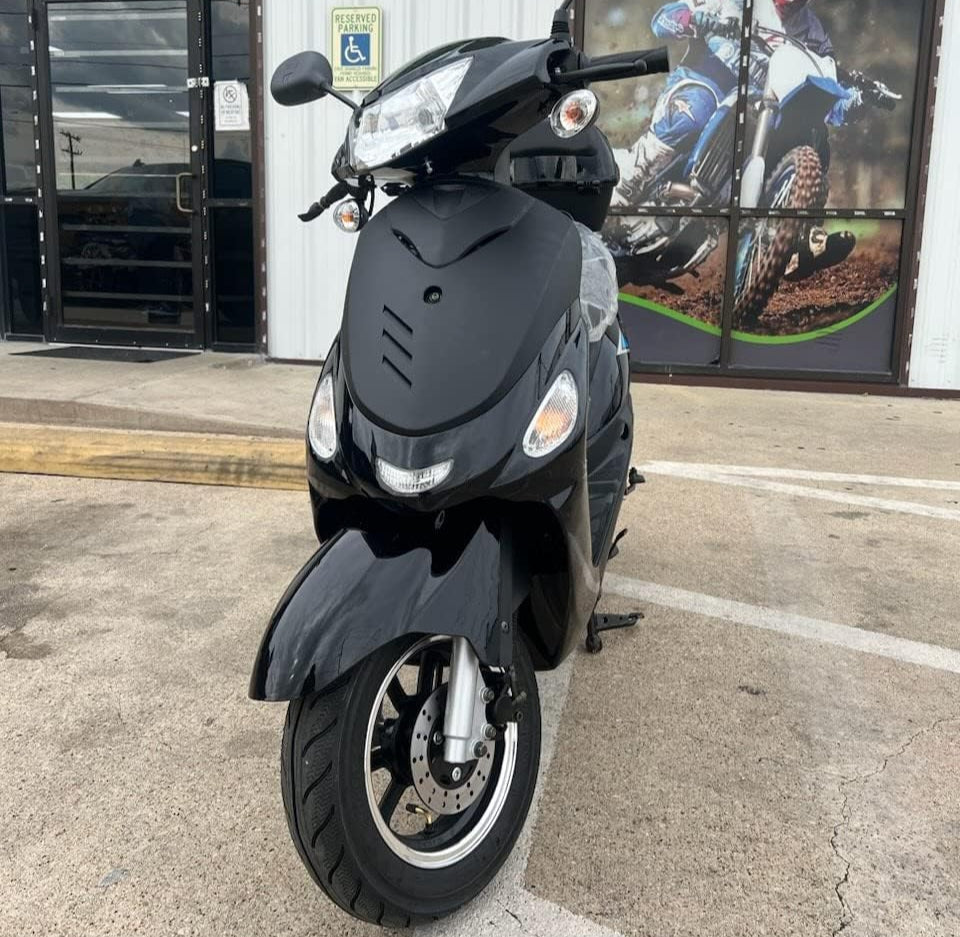 HHH Street Scooter Fully Automatic for youth and adults MP50-02 49cc Gas Scooter Moped With Matching trunk