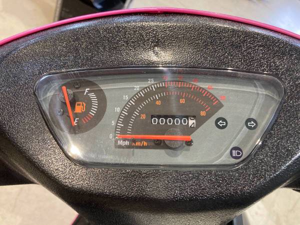 HHH Street Scooter Fully Automatic for youth and adults MP50-02 49cc Gas Scooter Moped With Matching trunk